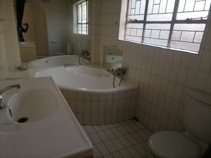 4 Bedroom Property for Sale in Geelhoutpark North West